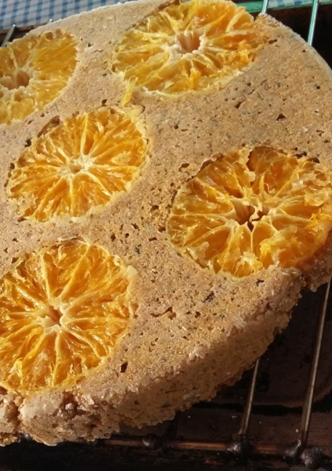 Una foto de Torta con harina integral o blanca invertida de naranjas (vegan)!