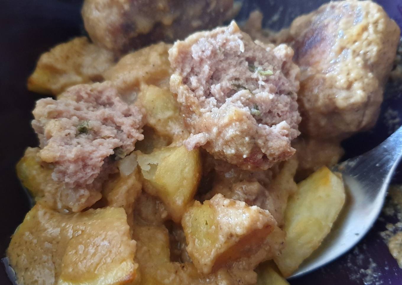 Albóndigas con bacon y salsa de almendras