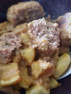 Una foto de Albóndigas con bacon y salsa de almendras
