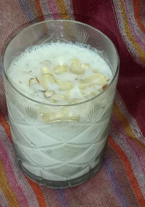 ड्राई फ्रूट्स दूध (Dry fruits doodh recipe in Hindi) रेसिपी मुख्य फोटो