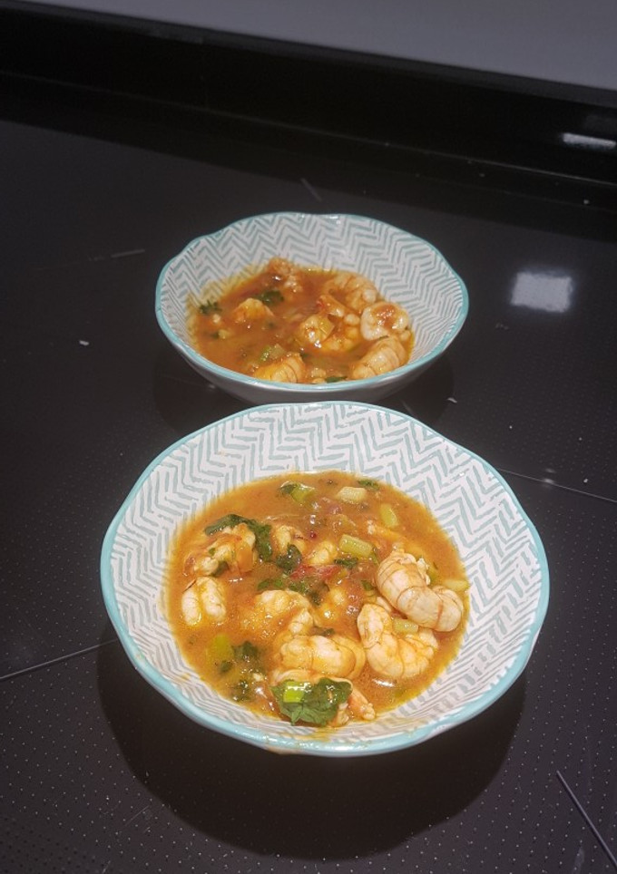 Una foto de Gambas en salsa de tomate picante