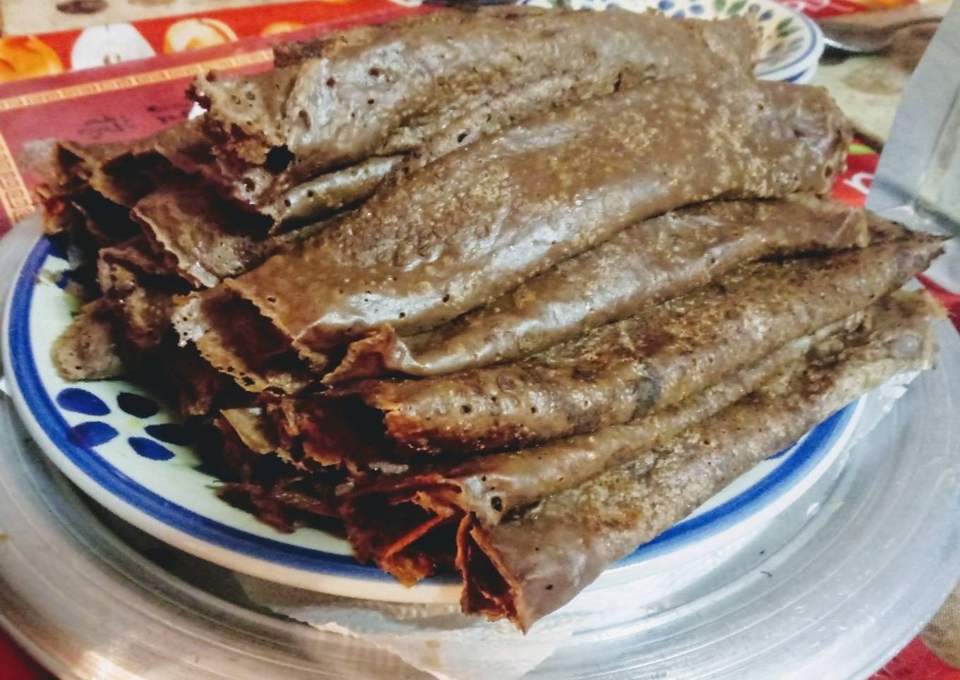 Creps de chocolate rellenos de manjar