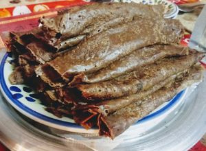 Una foto de Creps de chocolate rellenos de manjar