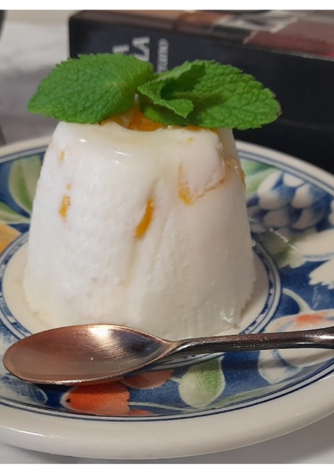 Una foto de Flan de melocotón y yogur -sin azúcar-