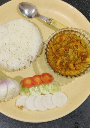 A picture of Masaledaar Green onion with potatoes.