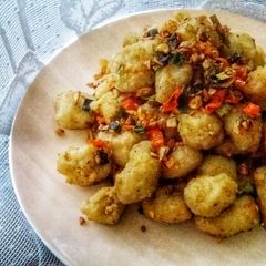 A picture of Ayam Cabai Garam / Chicken Popcorn In Garlic and Chilli Spice.