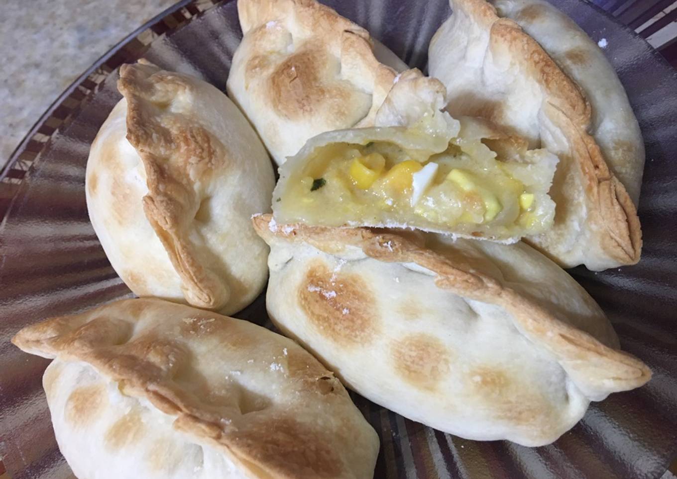 Empanadas tipo criollas de choclo cremoso