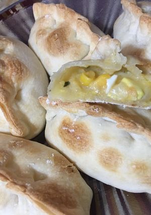 Una foto de Empanadas tipo criollas de choclo cremoso