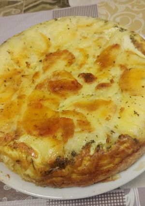 Una foto de Tortilla de papa 🥔🥔 😋