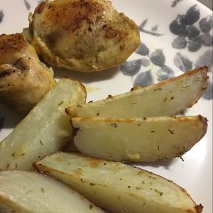 Pollo frito y patatas al horno con romero (2 recetas en 1)