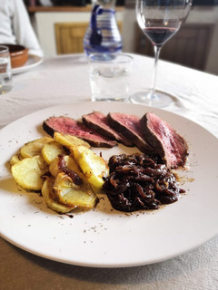 Una foto de Presa Ibérica con salsa española