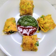 A picture of Methi besan chessychilla.