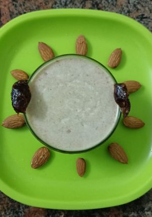 A picture of Dry fruit milk shake.
