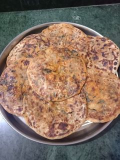 આલુ મેથી પરાઠા (Aloo Methi Paratha Recipe In Gujarati) રેસીપી મુખ્ય ફોટો