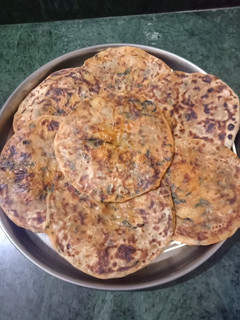 આલુ મેથી પરાઠા (Aloo Methi Paratha Recipe In Gujarati) રેસીપી મુખ્ય ફોટો