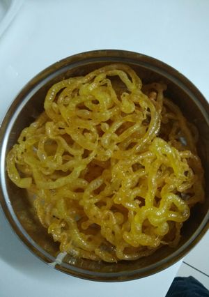 જલેબી(jelbi in Gujarati) રેસીપી મુખ્ય ફોટો