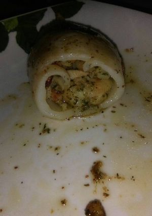 Una foto de Pota rellena de gambas al ajillo