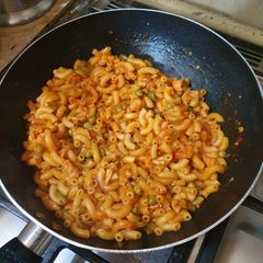 A picture of Saucy chicken macronies.
