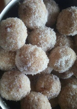 A picture of Atta ladoo.