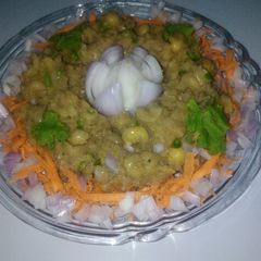A picture of Chikpeas salad.