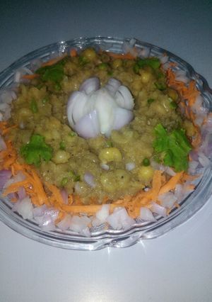A picture of Chikpeas salad.