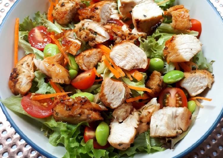 Langkah Mudah untuk Membuat Vegetable Salad with Honey Glazed Chicken / Salad Sayur yang Lezat Sekali