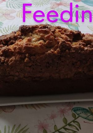 Una foto de Bizcocho de manzana con crujiente de nuez y canela