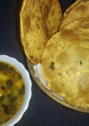 मूंग दाल की पूड़ी (Moong dal ki puri recipe in hindi) रेसिपी मुख्य फोटो