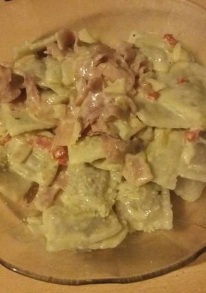 Una foto de Ravioles con jamón y crema de leche