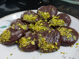 ચોકલેટ કૂકીઝ(chocolate cookies in Gujarati recipe)