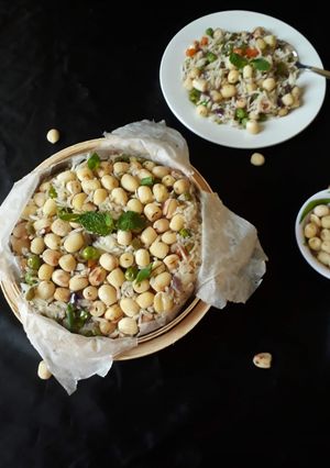 A picture of Lotus seed rice.