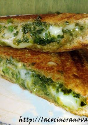 Una foto de Sándwich de queso de Bombay, comida callejera india