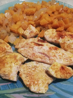 Una foto de Pechuga de pollo especiada con calabaza 🏵️🐔
