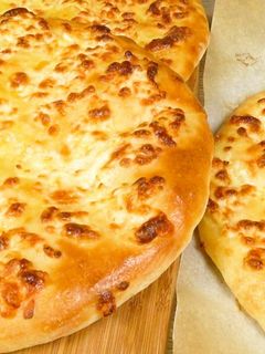 Фото Хачапури по-мегрельски. Лепёшки с сыром | Khachapuri in-мegrelian. Cheese cakes.