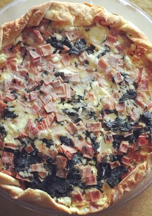 Una foto de Tarta de espinacas, jamón y queso