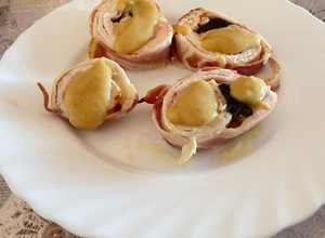 Foto principal de Redondo de pollo relleno con salsa cebolla (Thermomix)