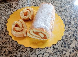 Una foto de Brazo de gitano relleno de mermelada de durazno 🍑