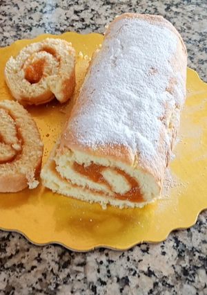 Una foto de Brazo de gitano relleno de mermelada de durazno 🍑
