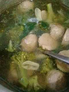 Foto resep Sop brokoli bakso.