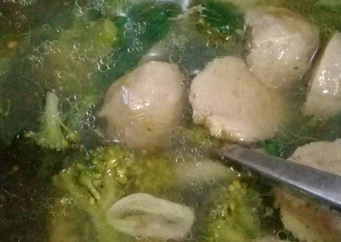 Resep Sop Brokoli Bakso Oleh Dewi Sumarni Cookpad