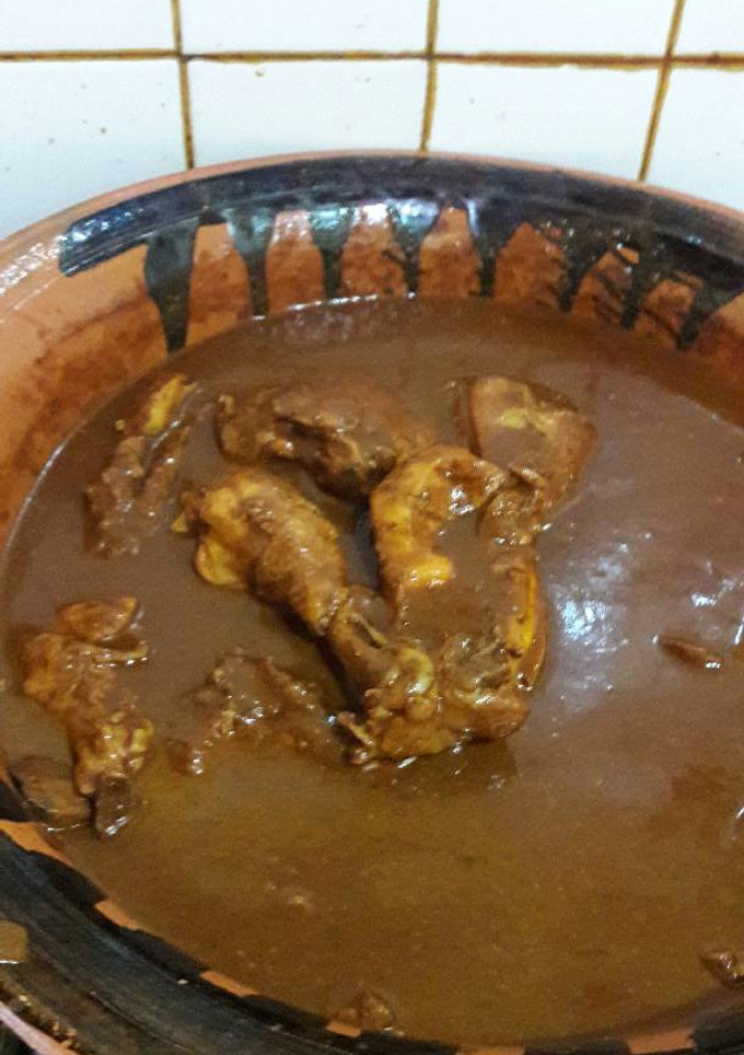 Una foto de Mole con pollo
