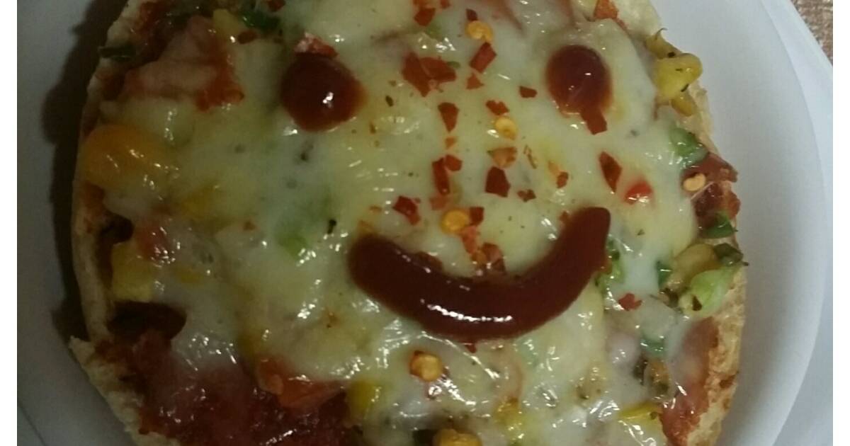 Smiley Cheesey Pizza Recipe By Vrinda Idnani Cookpad