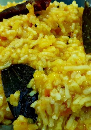 डाळ खिचडी (dal khichdi recipe in marathi) रेसिपी चे मुख्य फोटो