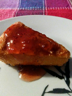 Una foto de Queso brie empanado con mermelada