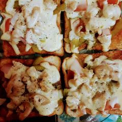 2 mins Chicken Bread Pizza A picture of 2 mins Chicken Bread Pizza.