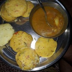 A picture of Idli sambhar.