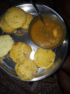 A picture of Idli sambhar.