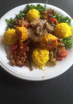 Una foto de Estofado de Cerdo con Arroz Amarillo y Sofrito a mi manera