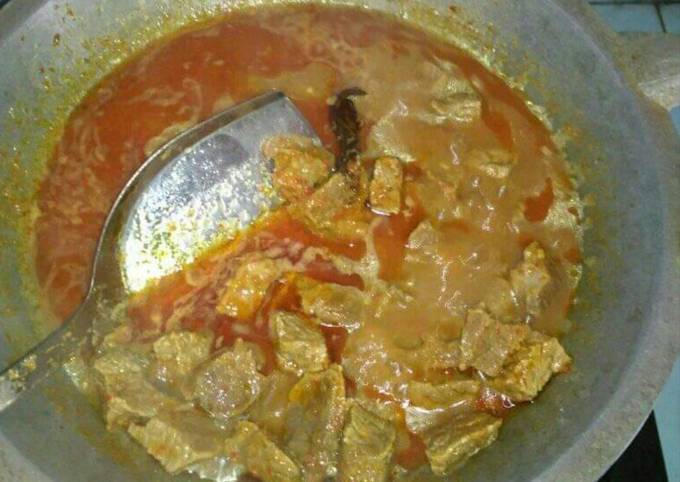 Rendang daging rusa