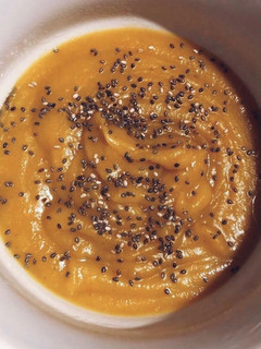 Una foto de Sopa crema de boniatos, papa y zanahoria